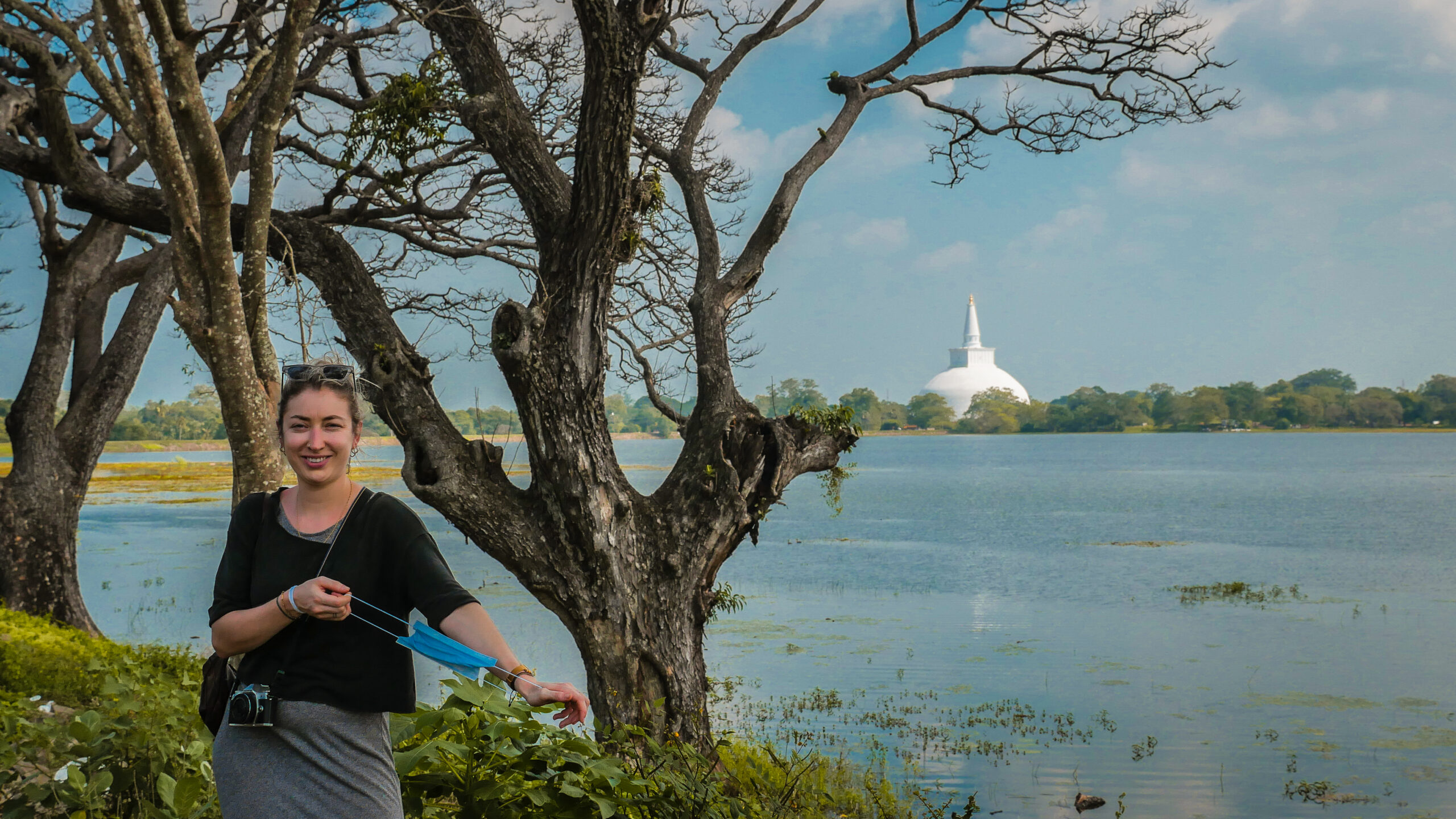 Uitzicht met stoepa in Anuradhapura in Sri Lanka ter illustratie van een soloreisbestemming