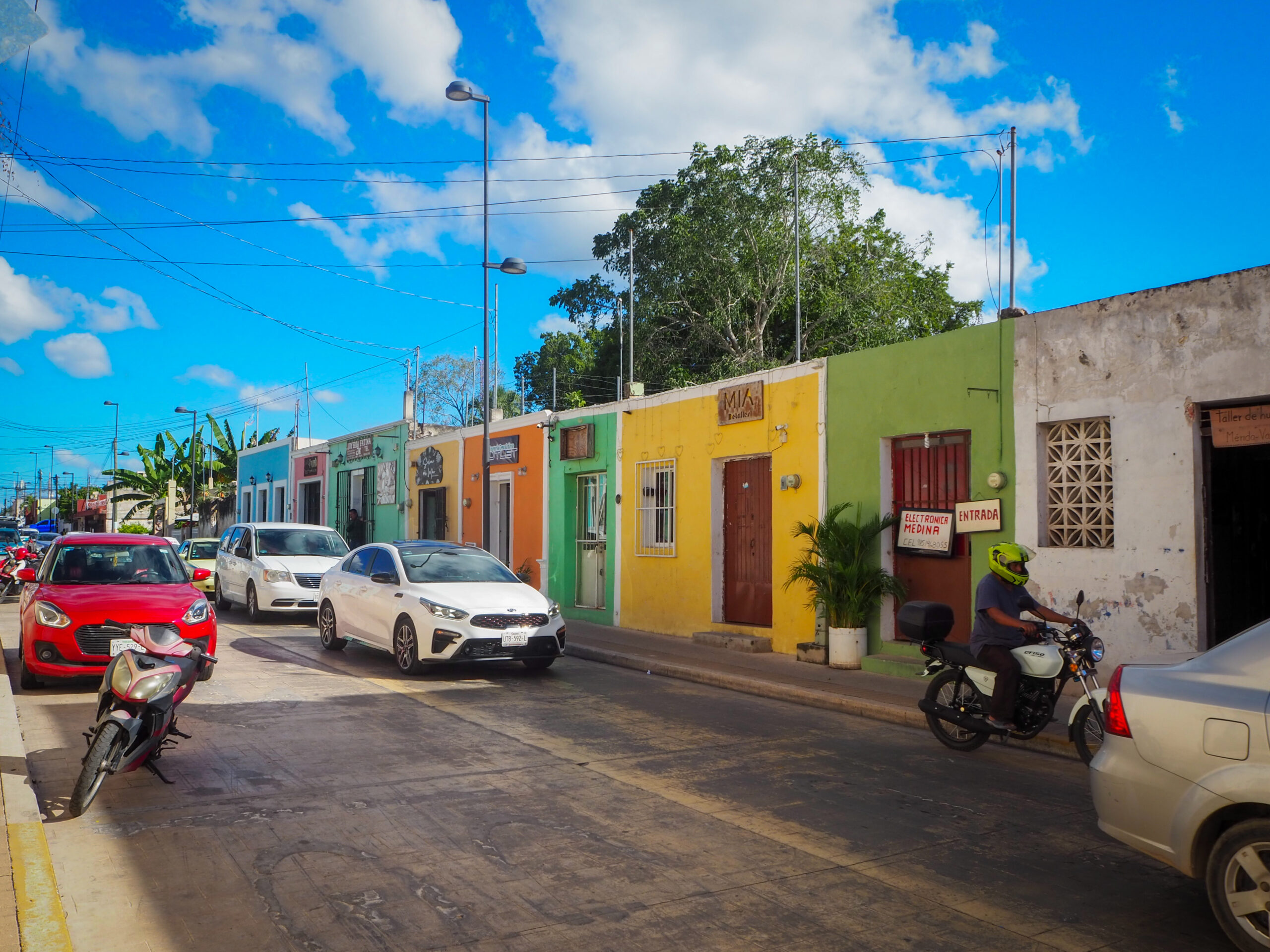 Kleurrijke huizen in Mexico ter illustratie van bestemming voor soloreizen